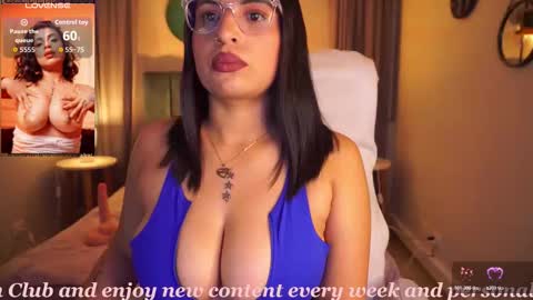 Snapshot of sheyla_hills_ chatting on November 5, 2025, 4:45 am Sheyla online show from November 5, 2025, 4:45 am