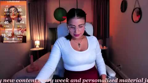 Snapshot of sheyla_hills_ chatting on November 7, 2025, 3:17 am Sheyla online show from November 7, 2025, 3:17 am