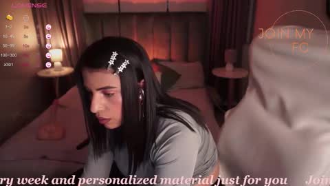 Snapshot of sheyla_hills_ chatting on November 28, 2025, 4:26 am Sheyla online show from November 28, 2025, 4:26 am