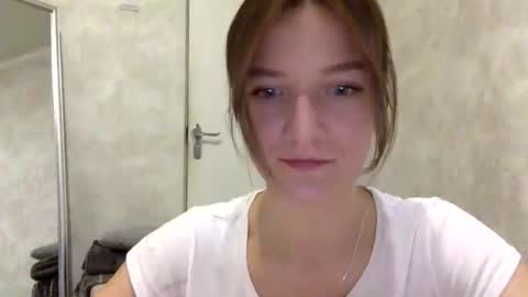 Jesica online show from November 11, 2025, 8:42 pm