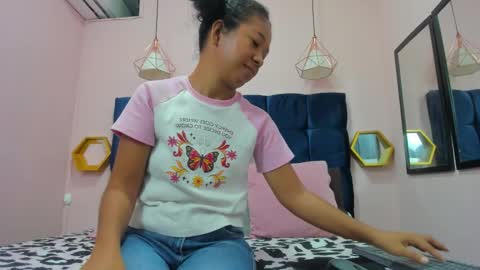 Snapshot of shira_sexylove chatting on November 30, 2025, 11:42 pm shira_sexylove online show from November 30, 2025, 11:42 pm