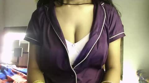 Snapshot of shiri_hot chatting on October 14, 2025, 9:26 pm Siri online show from October 14, 2025, 9:26 pm