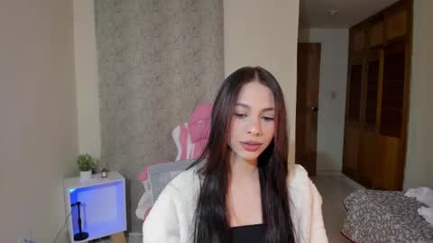  kendal  online show from February 14, 2025, 1:40 pm