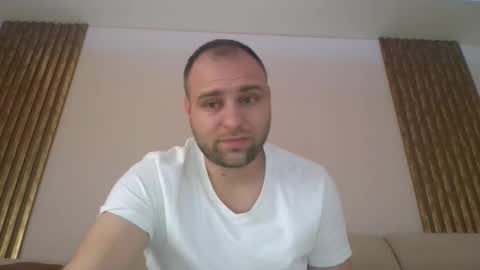 Snapshot of shmele_04 chatting on October 7, 2025, 12:02 pm shmele_04 online show from October 7, 2025, 12:02 pm