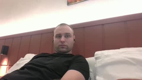 shmele_04 online show from November 18, 2025, 12:20 pm