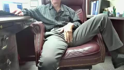 Snapshot of shootme69 chatting on November 14, 2025, 1:21 pm nikolas send dm for an appointment online show from November 14, 2025, 1:21 pm