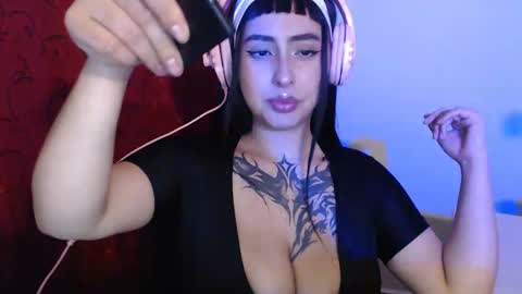 Shopie Hank  online show from December 15, 2025, 4:39 am