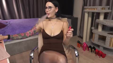 Snapshot of show_must_goon chatting on November 26, 2025, 4:52 pm Anna online show from November 26, 2025, 4:52 pm