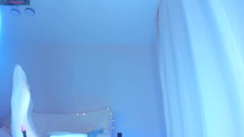 Snapshot of showmejenny chatting on October 31, 2025, 2:23 am jennywoody online show from October 31, 2025, 2:23 am