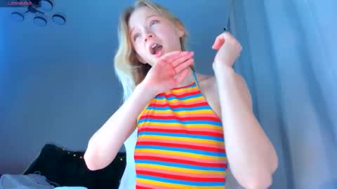 Snapshot of showmejenny chatting on November 28, 2025, 2:25 am jennywoody online show from November 28, 2025, 2:25 am