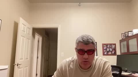 Snapshot of showmet chatting on December 6, 2024, 7:21 am Chicago Guy online show from December 6, 2024, 7:21 am