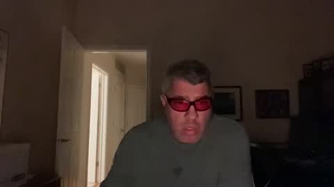 Snapshot of showmet chatting on December 14, 2024, 7:40 am Chicago Guy online show from December 14, 2024, 7:40 am