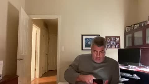 Snapshot of showmet chatting on January 3, 2025, 6:11 am Chicago Guy online show from January 3, 2025, 6:11 am