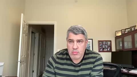 Snapshot of showmet chatting on February 11, 2025, 8:42 pm Chicago Guy online show from February 11, 2025, 8:42 pm