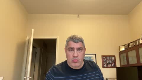 Snapshot of showmet chatting on March 4, 2025, 8:49 pm Chicago Guy online show from March 4, 2025, 8:49 pm