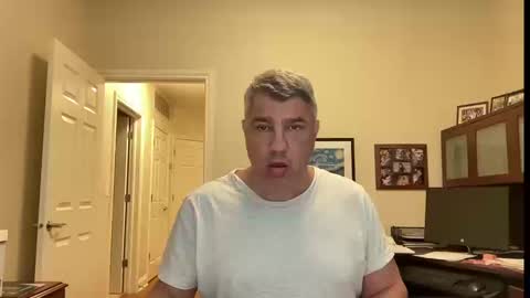 Snapshot of showmet chatting on September 20, 2025, 10:00 pm Chicago Guy online show from September 20, 2025, 10:00 pm