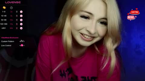 Snapshot of shy_blondiee chatting on October 4, 2025, 6:17 pm Molly online show from October 4, 2025, 6:17 pm