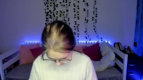 shy_elina01 online show from October 18, 2025, 10:38 am