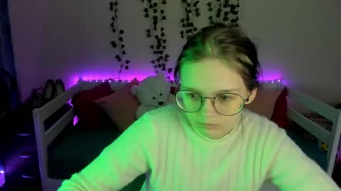 shy_elina01 online show from October 25, 2025, 10:12 am