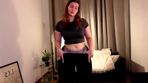 Snapshot of shy_nerd_babyy chatting on January 20, 2025, 11:35 am shy_nerd_babyy online show from January 20, 2025, 11:35 am