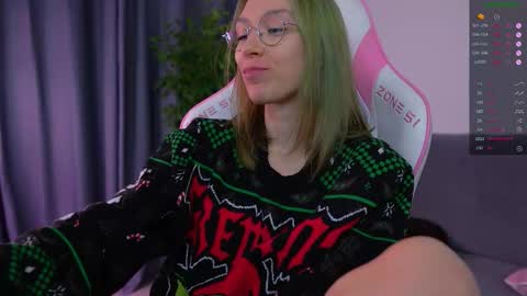 Snapshot of shy_or_horny chatting on November 21, 2025, 4:05 pm HI i am Marcy online show from November 21, 2025, 4:05 pm