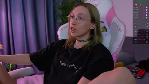 Snapshot of shy_or_horny chatting on December 3, 2025, 8:12 am HI i am Marcy online show from December 3, 2025, 8:12 am