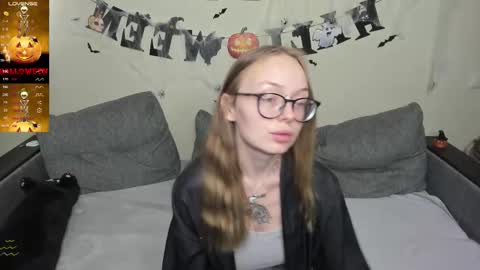 Snapshot of shy_suchka chatting on November 2, 2025, 6:54 pm Melissa online show from November 2, 2025, 6:54 pm