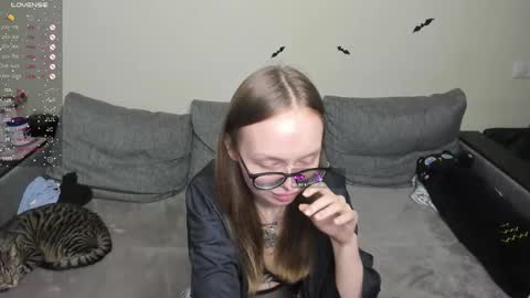 Snapshot of shy_suchka chatting on November 14, 2025, 11:35 pm Melissa online show from November 14, 2025, 11:35 pm