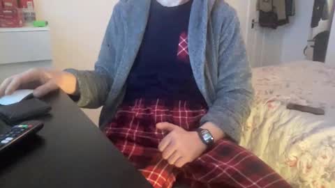 shyboy0533 online show from November 5, 2025, 8:03 am