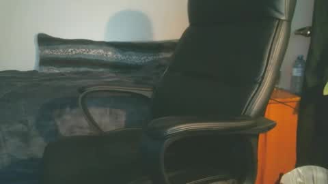 shyboyhugecum2020 online show from November 18, 2025, 4:17 am