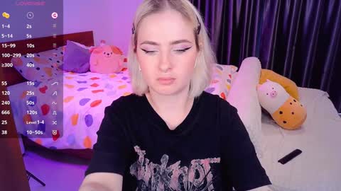 Snapshot of shyfoxxxy chatting on December 5, 2024, 8:33 am Effie online show from December 5, 2024, 8:33 am
