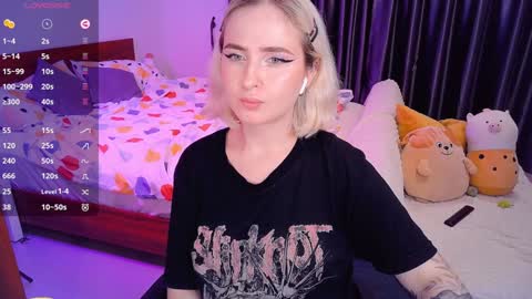 Snapshot of shyfoxxxy chatting on December 14, 2024, 8:08 pm Effie online show from December 14, 2024, 8:08 pm
