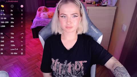 Snapshot of shyfoxxxy chatting on December 18, 2024, 10:24 pm Effie online show from December 18, 2024, 10:24 pm