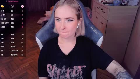 Snapshot of shyfoxxxy chatting on January 4, 2025, 7:34 pm Effie online show from January 4, 2025, 7:34 pm