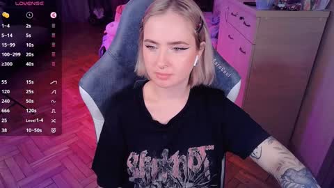 Snapshot of shyfoxxxy chatting on January 13, 2025, 5:23 pm Effie online show from January 13, 2025, 5:23 pm