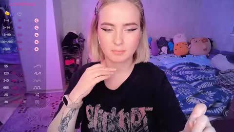 Snapshot of shyfoxxxy chatting on February 10, 2025, 9:58 pm Effie online show from February 10, 2025, 9:58 pm