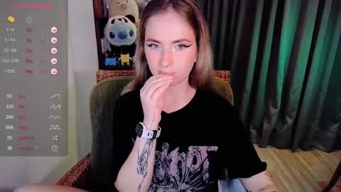 Snapshot of shyfoxxxy chatting on September 9, 2025, 11:32 am Effie online show from September 9, 2025, 11:32 am