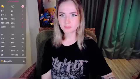Snapshot of shyfoxxxy chatting on September 18, 2025, 3:52 am Effie online show from September 18, 2025, 3:52 am
