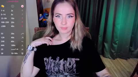 Snapshot of shyfoxxxy chatting on September 30, 2025, 6:51 am Effie online show from September 30, 2025, 6:51 am