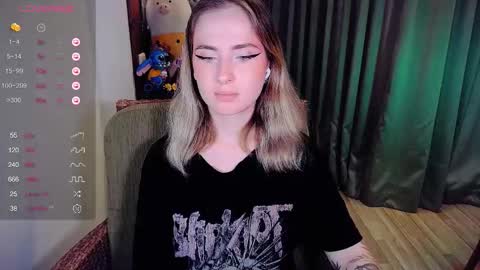 Snapshot of shyfoxxxy chatting on October 3, 2025, 5:04 am Effie online show from October 3, 2025, 5:04 am