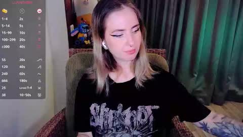 Snapshot of shyfoxxxy chatting on October 10, 2025, 5:50 am Effie online show from October 10, 2025, 5:50 am
