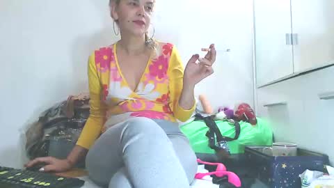 Shyhotsquirt online show from February 9, 2025, 2:06 am