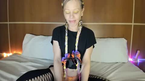 Shylah Faye online show from November 1, 2025, 4:14 am