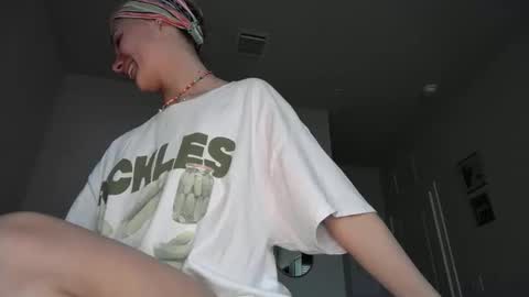 Snapshot of shyy_petitebaby chatting on November 17, 2025, 4:35 pm shypetitebaby online show from November 17, 2025, 4:35 pm