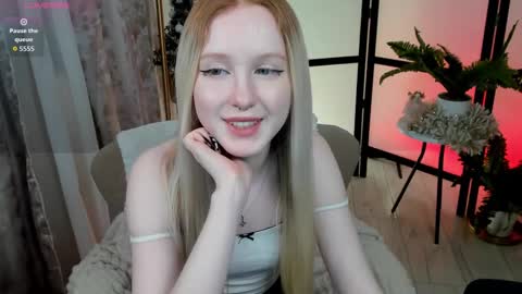 Snapshot of sia_hart chatting on December 14, 2025, 5:40 pm Sia online show from December 14, 2025, 5:40 pm