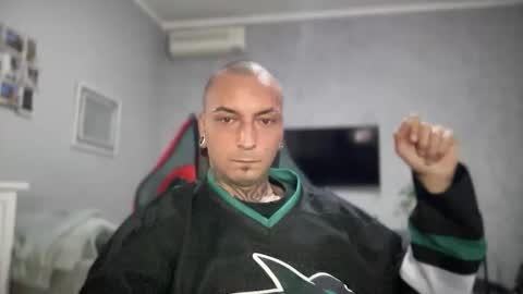 sidvicious23cm online show from October 24, 2025, 5:42 pm