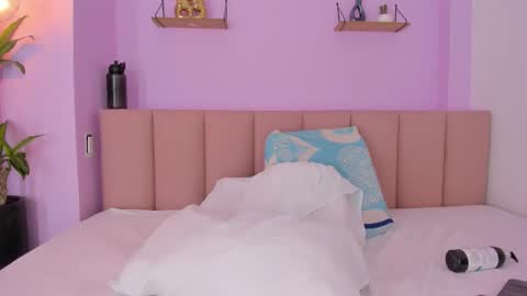 sienna_mg12 online show from November 10, 2025, 12:15 pm