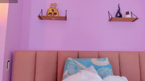 sienna_mg12 online show from November 15, 2025, 12:13 pm