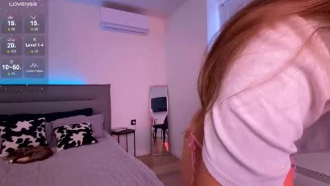 Snapshot of sienna_mi_ chatting on December 3, 2025, 4:42 am Lisa online show from December 3, 2025, 4:42 am