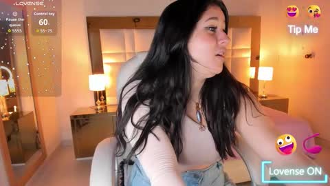 Snapshot of siennaa_rose chatting on November 11, 2025, 11:32 am Sienna online show from November 11, 2025, 11:32 am